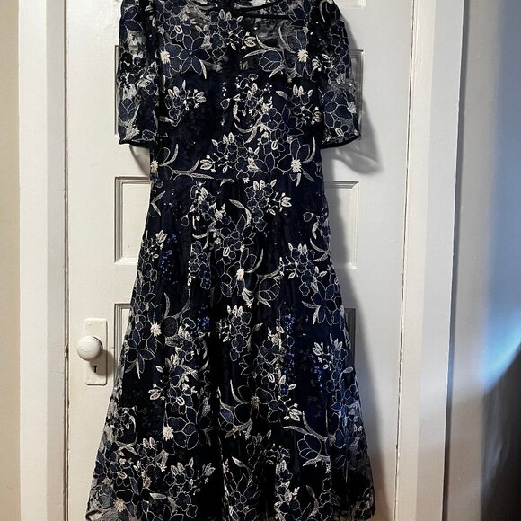 Eliza J Short Sleeve Illusion Yoke Dress size 10 - Picture 2 of 4